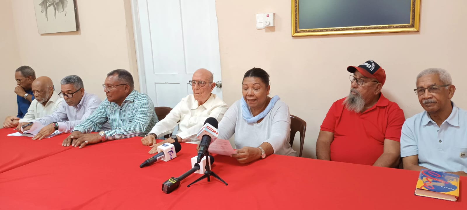 RUEDA DE PRENSA IZQUIERDA.jpeg